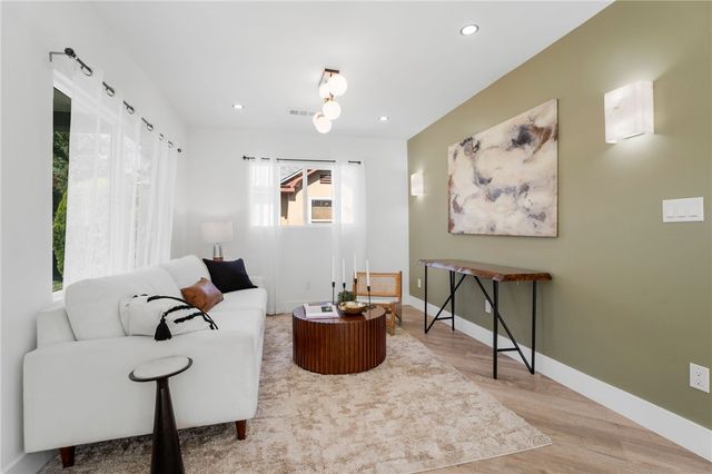 5126 6th Ave, Los Angeles, CA 90043