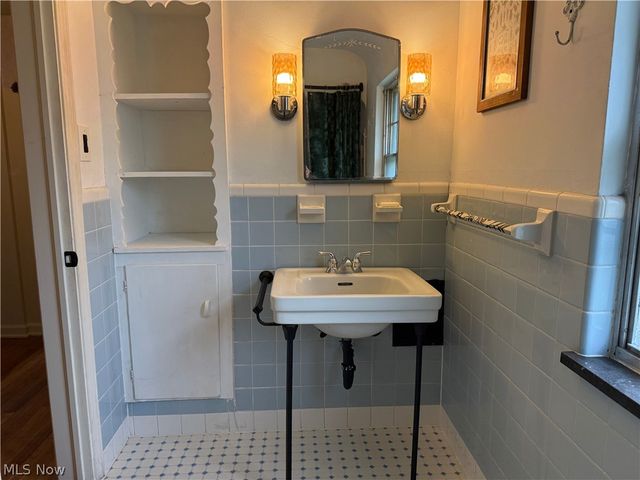 1139 Castleton Road, Cleveland Heights, OH 44121