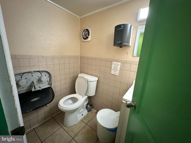 1542 N GILMOR ST, Baltimore, MD 21217