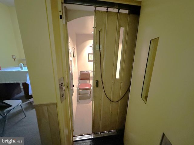 1542 N GILMOR ST, Baltimore, MD 21217