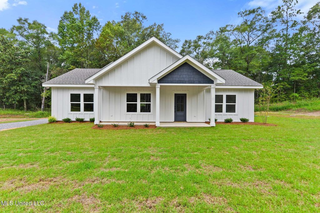 213 E V Lowery Road, Lucedale, MS 39452