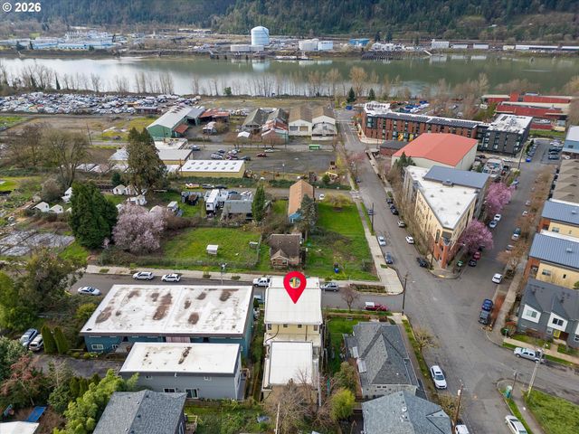8527 N EDISON St, Portland, OR 97203