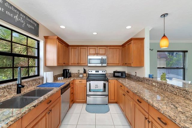 7517 34TH AVENUE W 6, Bradenton, FL 34209