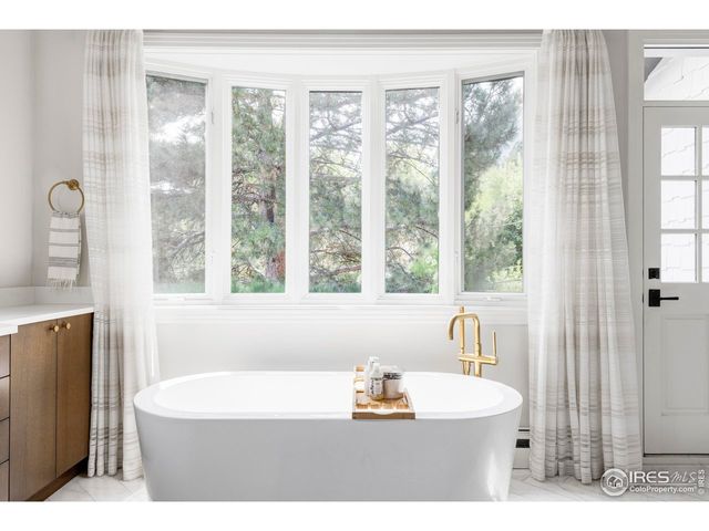 440 Christmas Tree Dr, Boulder, CO 80302