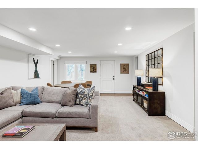 440 Christmas Tree Dr, Boulder, CO 80302