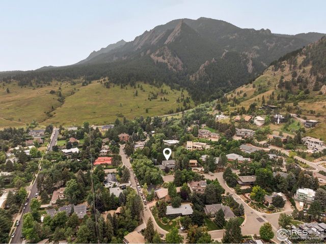 440 Christmas Tree Dr, Boulder, CO 80302