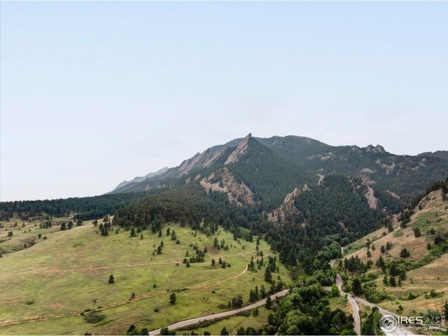 440 Christmas Tree Dr, Boulder, CO 80302