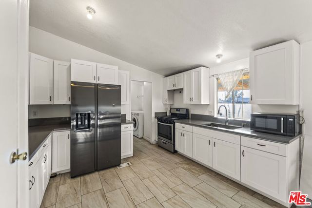 6677 Maricopa Road, Phelan, CA 92371