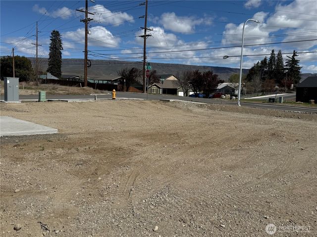 2484 Noah Street SE, East Wenatchee, WA 98802