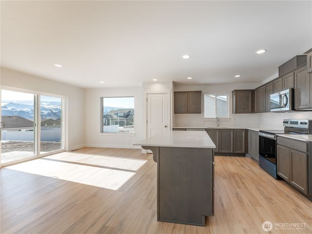 2484 Noah Street SE, East Wenatchee, WA 98802