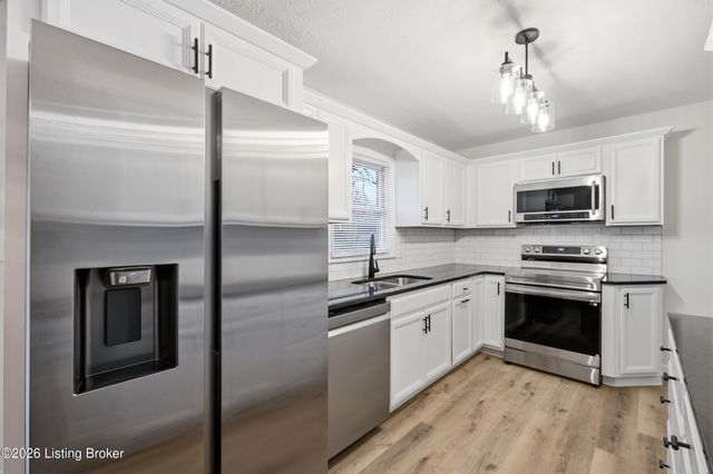 8314 St Armands Ct, Louisville, KY 40219