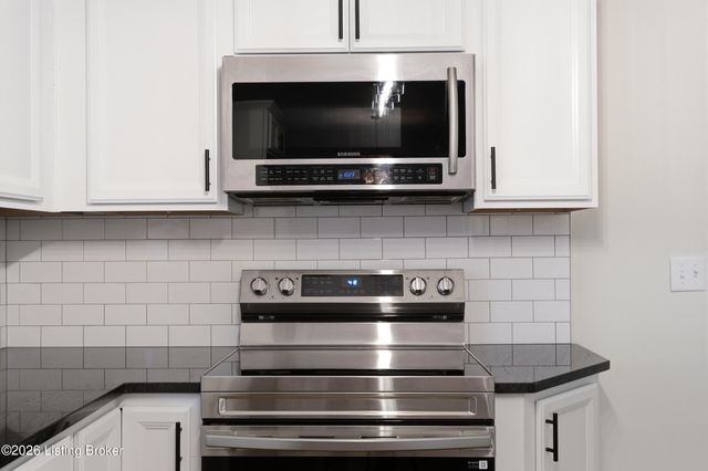 8314 St Armands Ct, Louisville, KY 40219