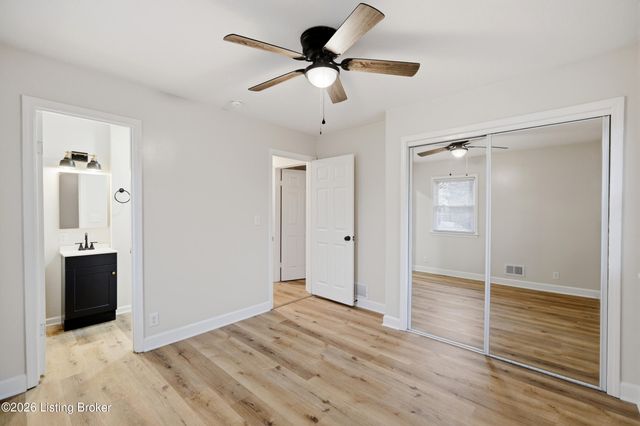 8314 St Armands Ct, Louisville, KY 40219