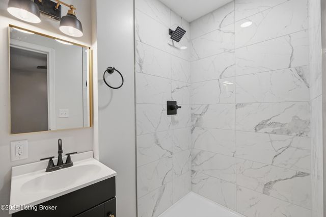 8314 St Armands Ct, Louisville, KY 40219