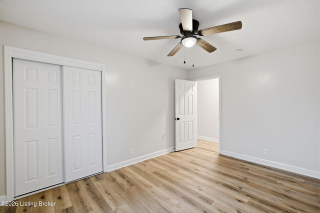 8314 St Armands Ct, Louisville, KY 40219