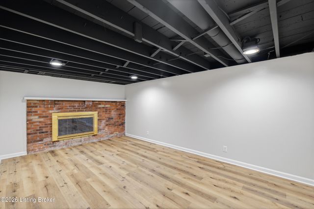 8314 St Armands Ct, Louisville, KY 40219