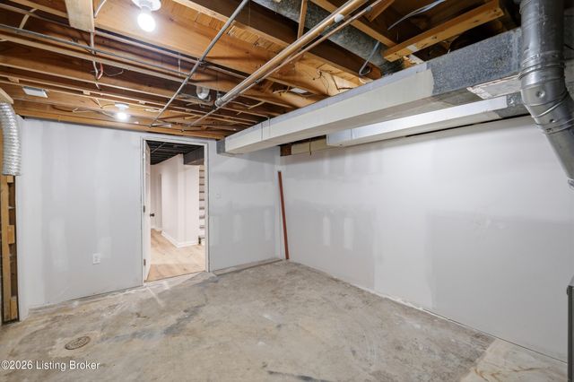 8314 St Armands Ct, Louisville, KY 40219