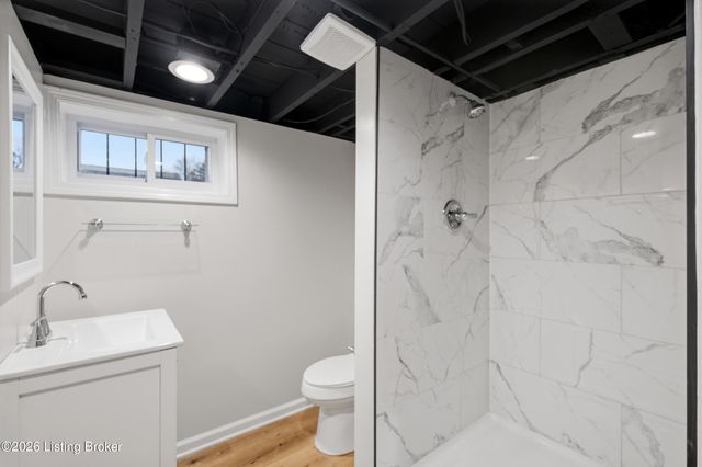 8314 St Armands Ct, Louisville, KY 40219