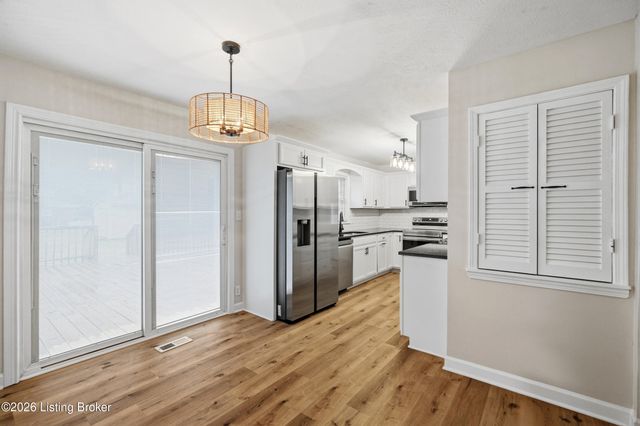 8314 St Armands Ct, Louisville, KY 40219