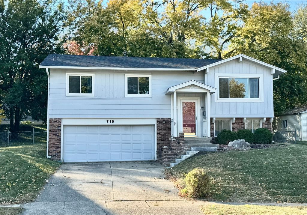Image 1 of property listing at 718 33rd Street, West Des Moines, IA 50265