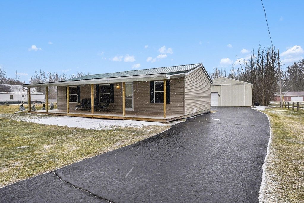 1526 E Miller Road, Midland, MI 48640