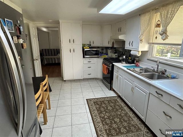 69 E Linda Vista Street, North Haledon, NJ 07508