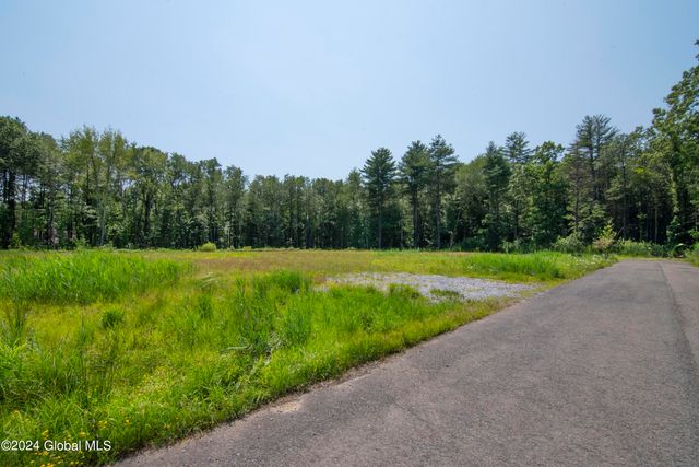 24 Locust Road, Malta, NY 12020