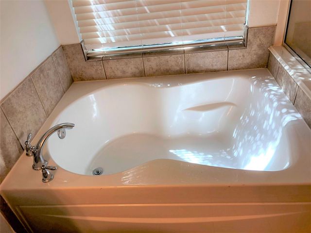 4611 Pin Oak Creek Lane, Kingwood, TX 77345