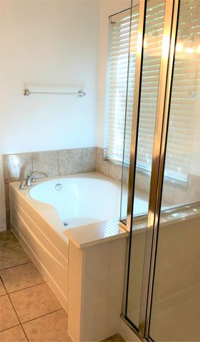 4611 Pin Oak Creek Lane, Kingwood, TX 77345