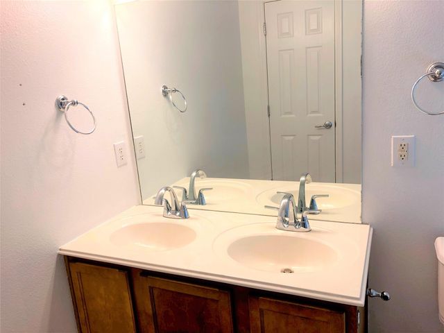 4611 Pin Oak Creek Lane, Kingwood, TX 77345