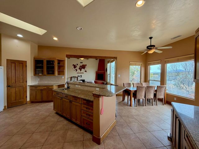 29 Holiday Loop, Tijeras, NM 87059