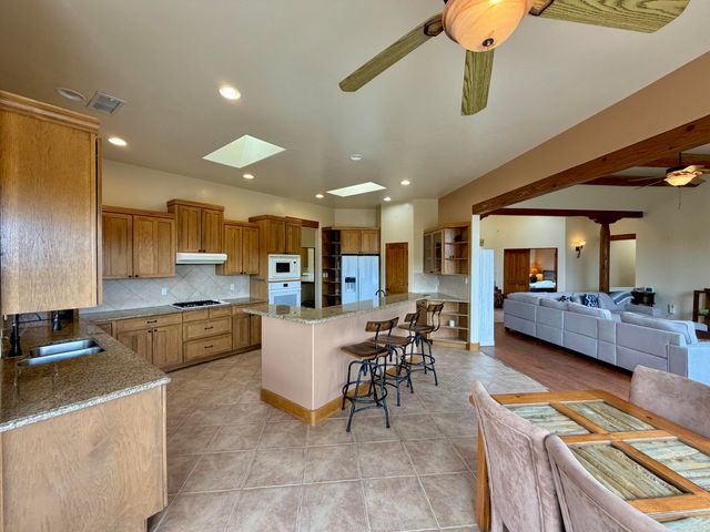 29 Holiday Loop, Tijeras, NM 87059