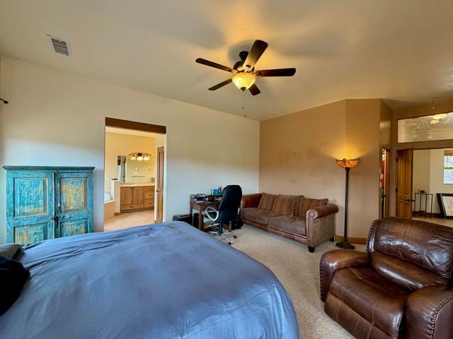 29 Holiday Loop, Tijeras, NM 87059