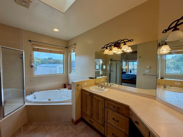 29 Holiday Loop, Tijeras, NM 87059