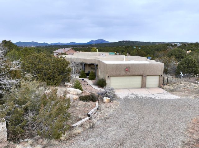 29 Holiday Loop, Tijeras, NM 87059