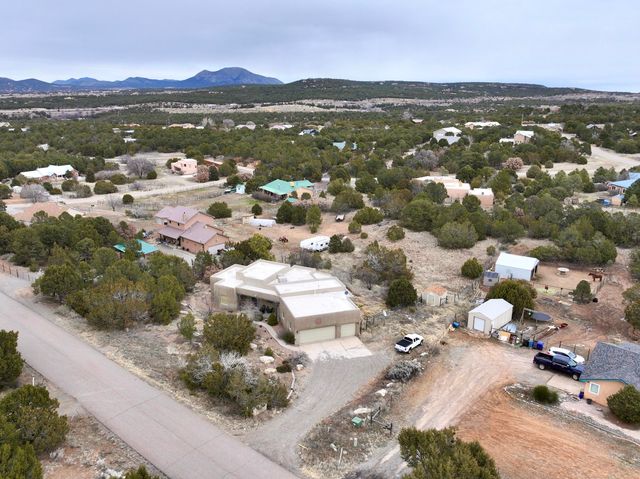 29 Holiday Loop, Tijeras, NM 87059