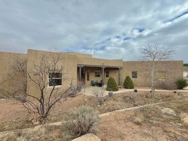 29 Holiday Loop, Tijeras, NM 87059