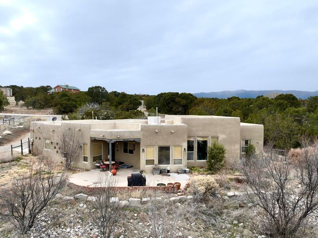 29 Holiday Loop, Tijeras, NM 87059