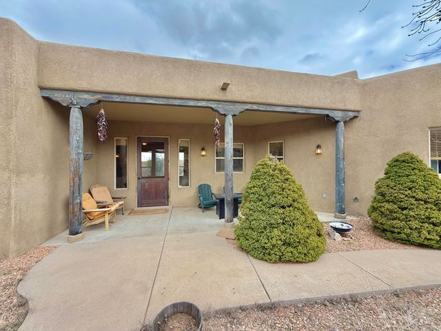 29 Holiday Loop, Tijeras, NM 87059