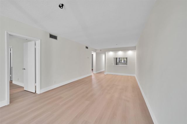 8411 Forest Hills Dr 206, Coral Springs, FL 33065