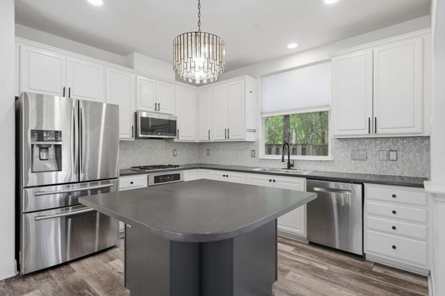 18 Cloud Bank Place, The Woodlands, TX 77382