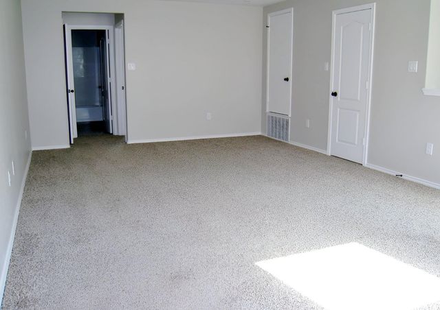 285 Kat Garnet DR, Kyle, TX 78640