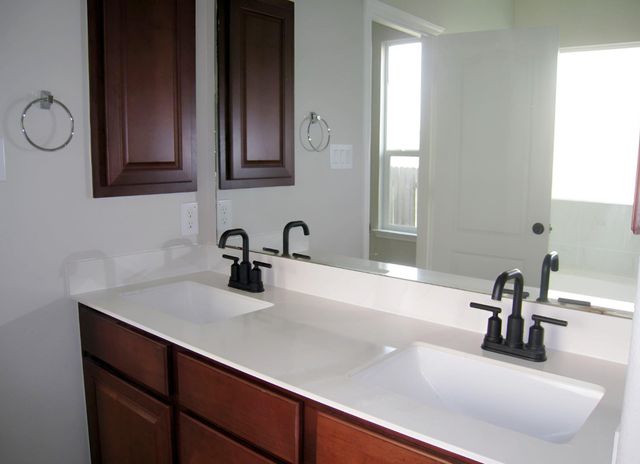 285 Kat Garnet DR, Kyle, TX 78640