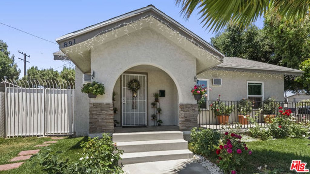 891 E 6th Street, Pomona, CA 91766