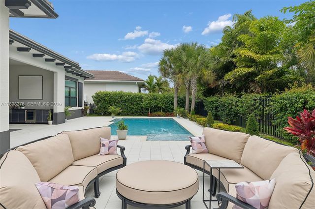 9228 Coral Isles Cir, Palm Beach Gardens, FL 33412