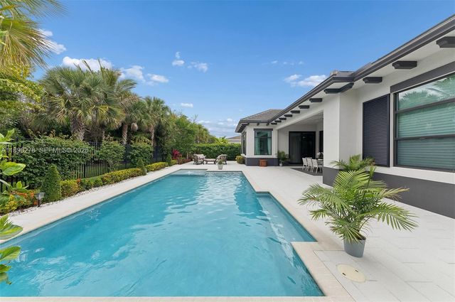9228 Coral Isles Cir, Palm Beach Gardens, FL 33412