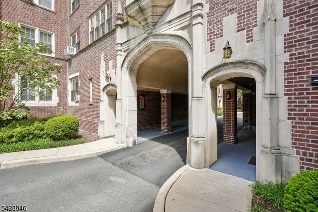 133 Summit Ave 39, Summit City, NJ 07901
