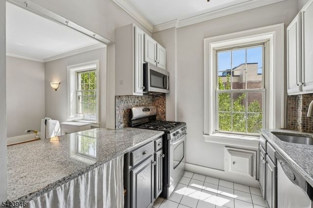 133 Summit Ave 39, Summit City, NJ 07901