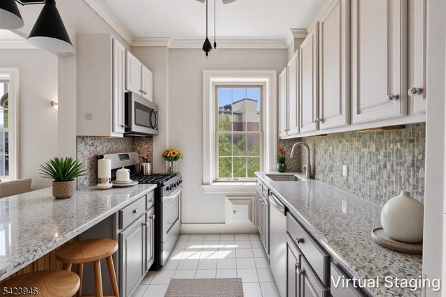 133 Summit Ave 39, Summit City, NJ 07901