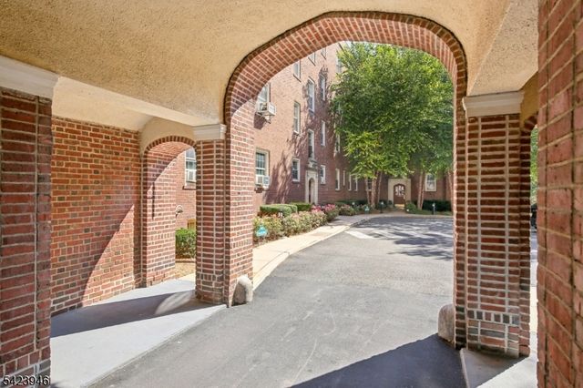 133 Summit Ave 39, Summit City, NJ 07901